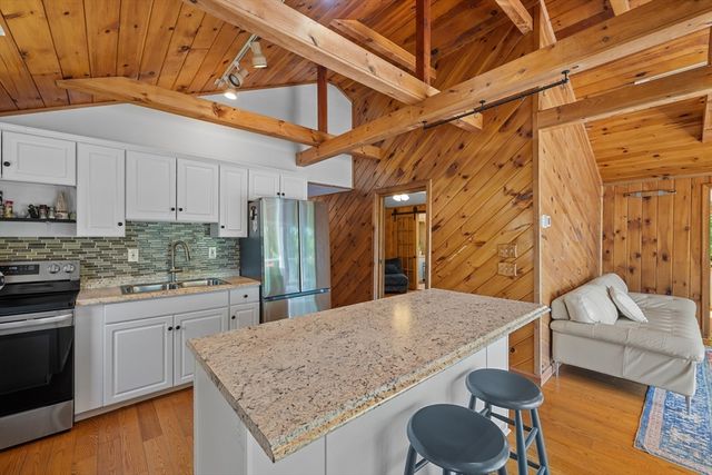 21 Carrier Lane, Sutton, MA 01590