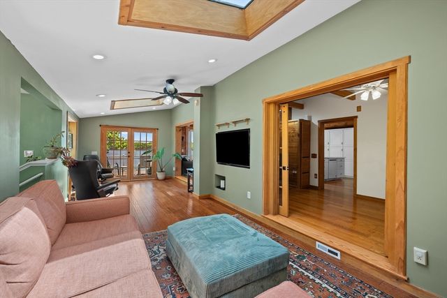 21 Carrier Lane, Sutton, MA 01590