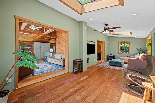 21 Carrier Lane, Sutton, MA 01590