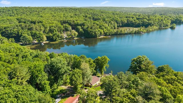 21 Carrier Lane, Sutton, MA 01590