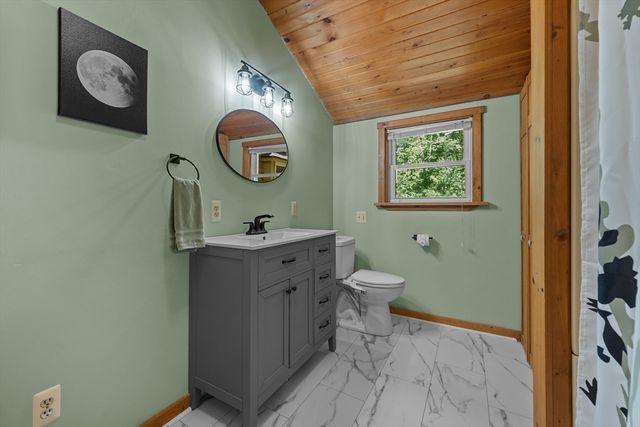21 Carrier Lane, Sutton, MA 01590