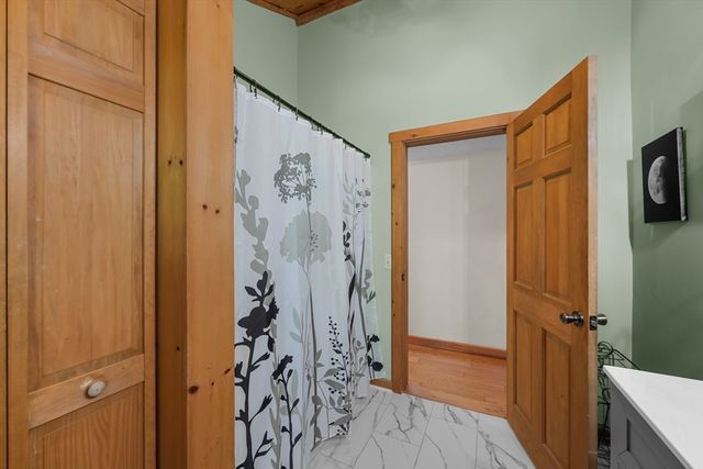 21 Carrier Lane, Sutton, MA 01590