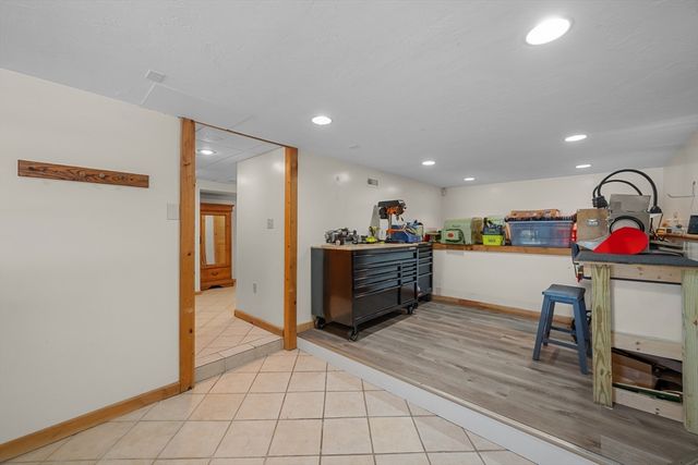21 Carrier Lane, Sutton, MA 01590