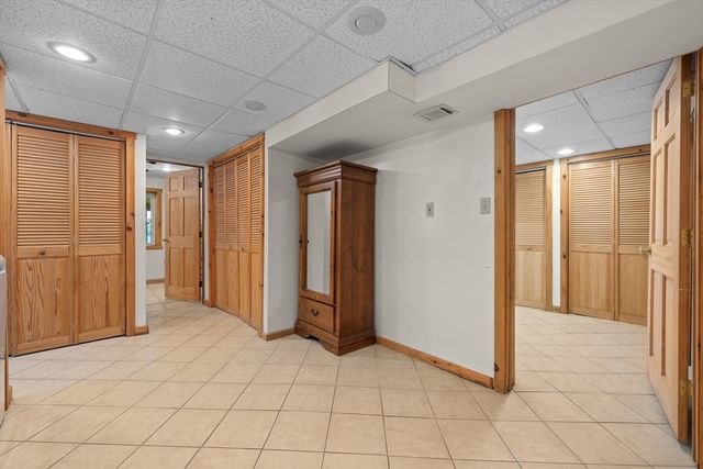 21 Carrier Lane, Sutton, MA 01590