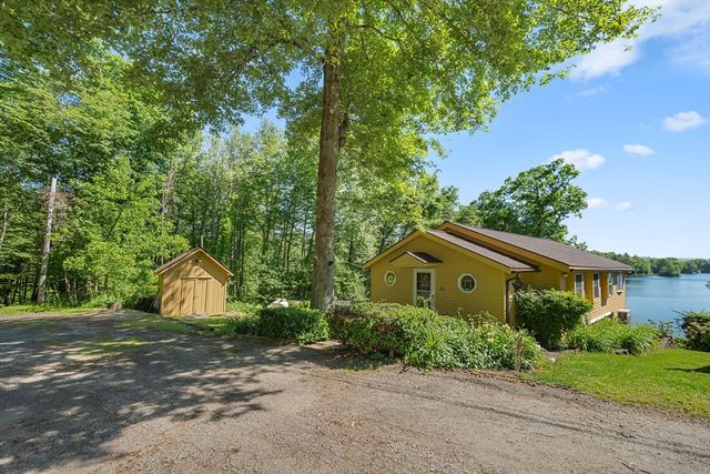 21 Carrier Lane, Sutton, MA 01590