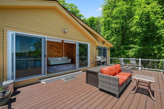 21 Carrier Lane, Sutton, MA 01590