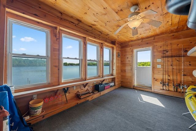 21 Carrier Lane, Sutton, MA 01590