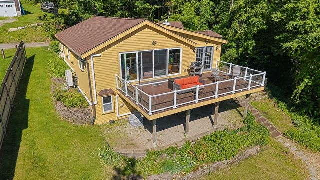 21 Carrier Lane, Sutton, MA 01590
