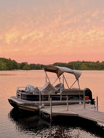 21 Carrier Lane, Sutton, MA 01590
