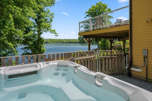 21 Carrier Lane, Sutton, MA 01590