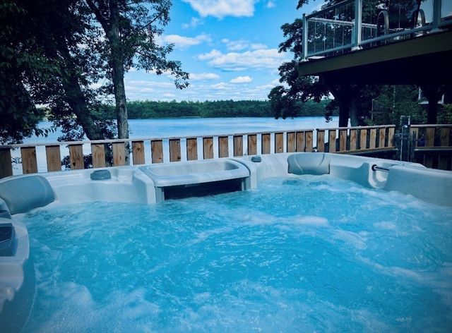 21 Carrier Lane, Sutton, MA 01590
