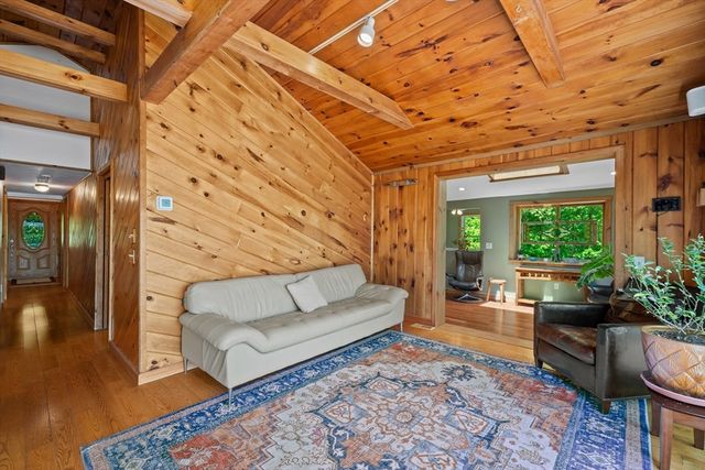 21 Carrier Lane, Sutton, MA 01590