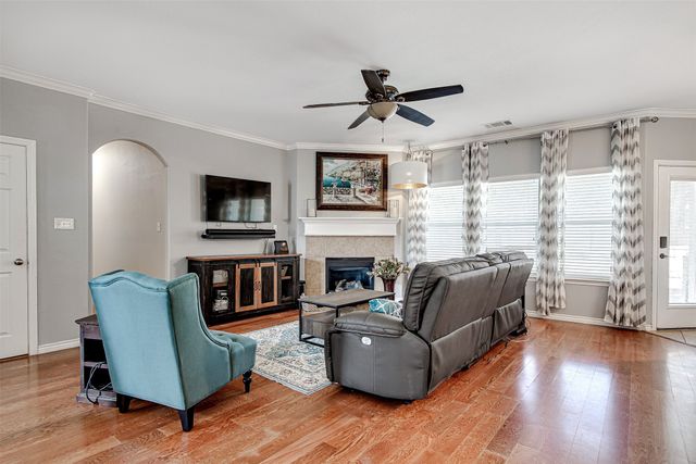 516 Winterwood Drive, Kennedale, TX 76060