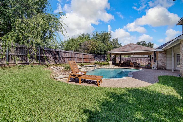 516 Winterwood Drive, Kennedale, TX 76060