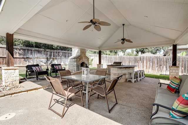 516 Winterwood Drive, Kennedale, TX 76060