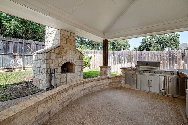 516 Winterwood Drive, Kennedale, TX 76060