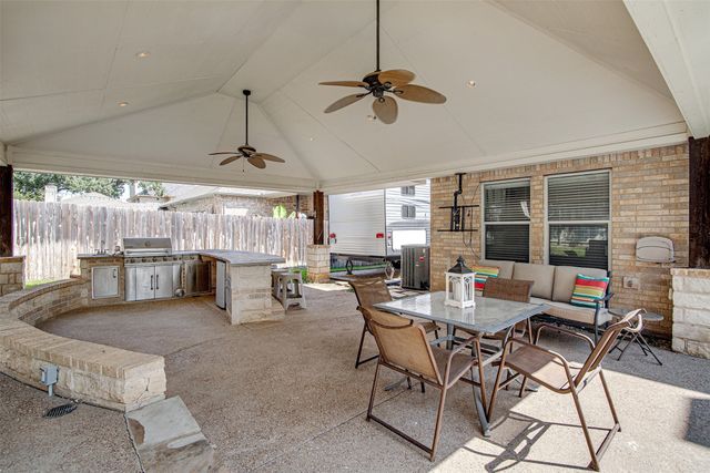 516 Winterwood Drive, Kennedale, TX 76060