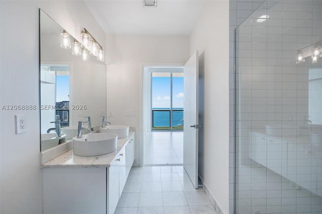 888 Biscayne Blvd 4804, Miami, FL 33132