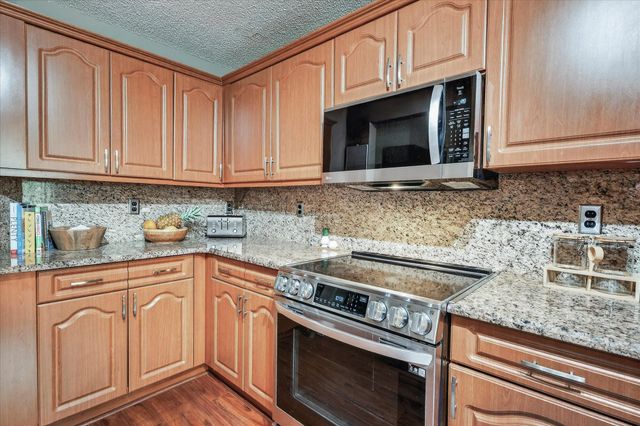 301 SW 158th Terrace 204, Pembroke Pines, FL 33027