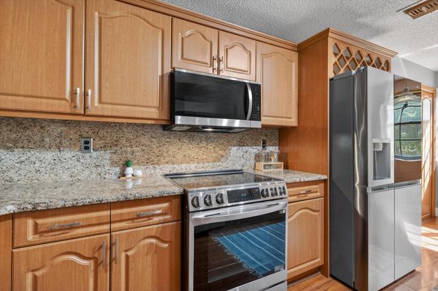 301 SW 158th Terrace 204, Pembroke Pines, FL 33027