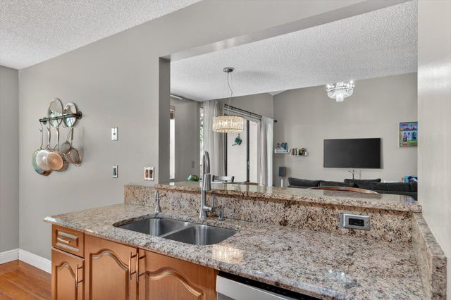 301 SW 158th Terrace 204, Pembroke Pines, FL 33027