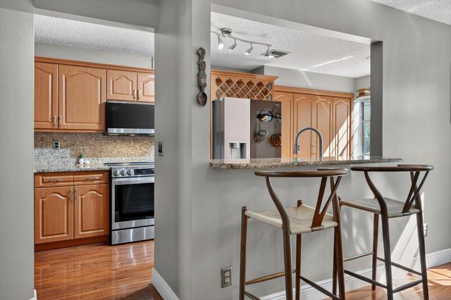 301 SW 158th Terrace 204, Pembroke Pines, FL 33027