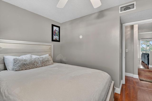 301 SW 158th Terrace 204, Pembroke Pines, FL 33027