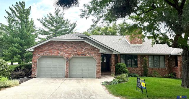 2100 Heritage Pines Court, Lincoln, NE 68506