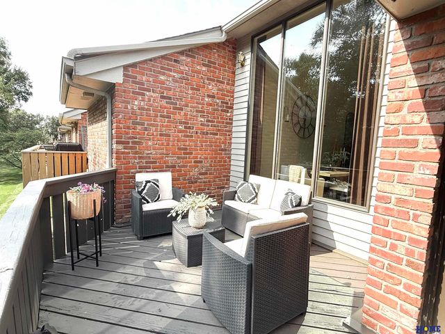 2100 Heritage Pines Court, Lincoln, NE 68506