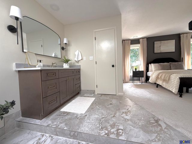 2100 Heritage Pines Court, Lincoln, NE 68506
