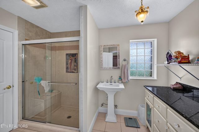 1339 Jim Fain Rd, Sevierville, TN 37876