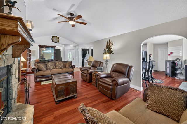 1339 Jim Fain Rd, Sevierville, TN 37876