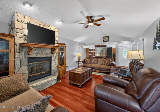 1339 Jim Fain Rd, Sevierville, TN 37876