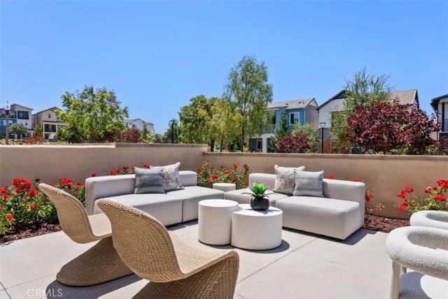 121 Bosal, Irvine, CA 92618