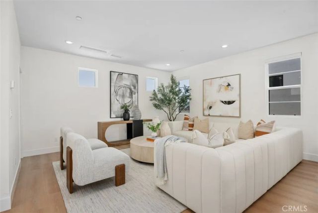 121 Bosal, Irvine, CA 92618