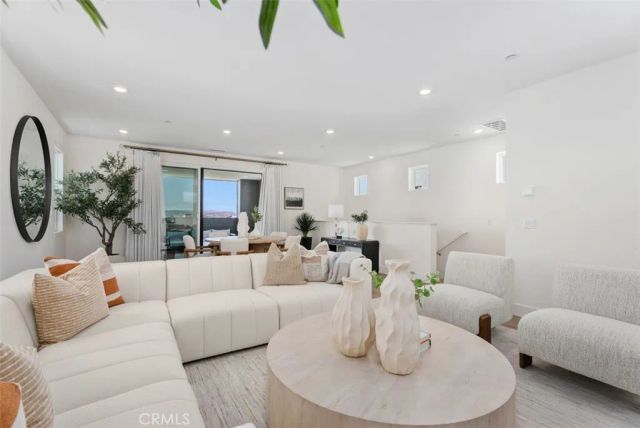 121 Bosal, Irvine, CA 92618