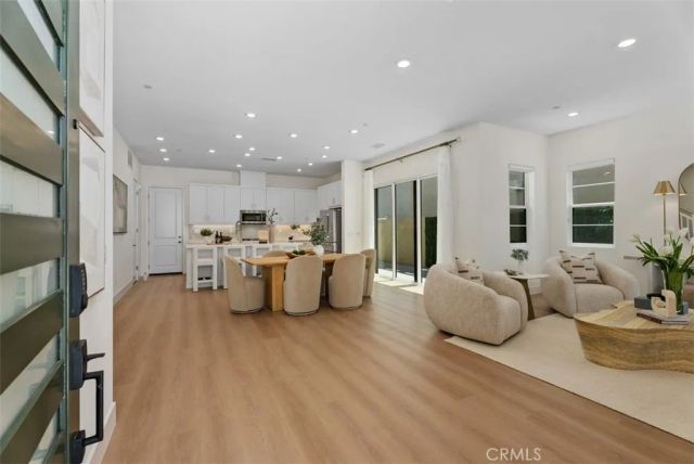 121 Bosal, Irvine, CA 92618