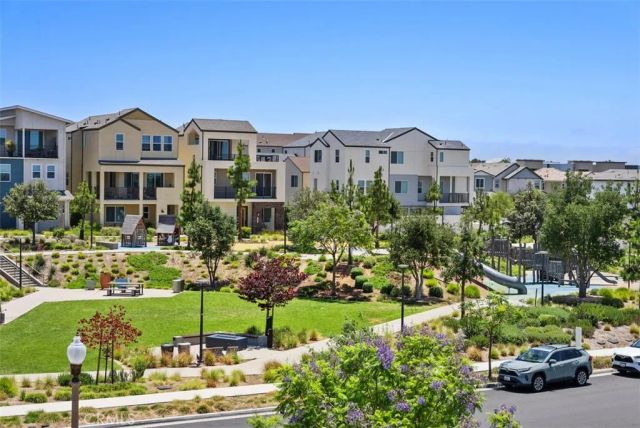 121 Bosal, Irvine, CA 92618
