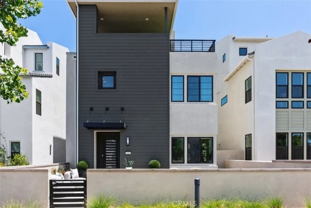 121 Bosal, Irvine, CA 92618