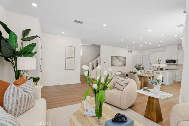 121 Bosal, Irvine, CA 92618