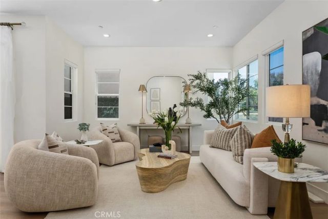 121 Bosal, Irvine, CA 92618