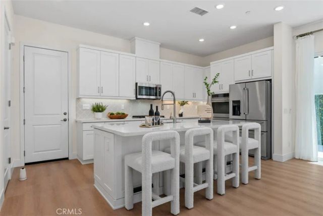 121 Bosal, Irvine, CA 92618