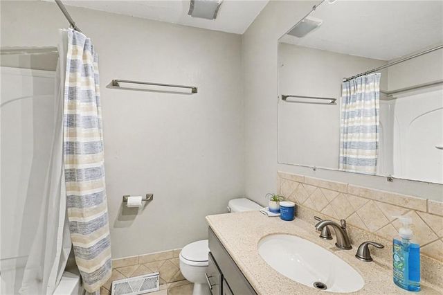 7013 N Winan Avenue, Kansas City, MO 64152