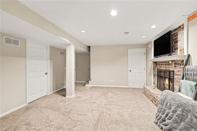 7013 N Winan Avenue, Kansas City, MO 64152