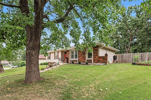 7013 N Winan Avenue, Kansas City, MO 64152