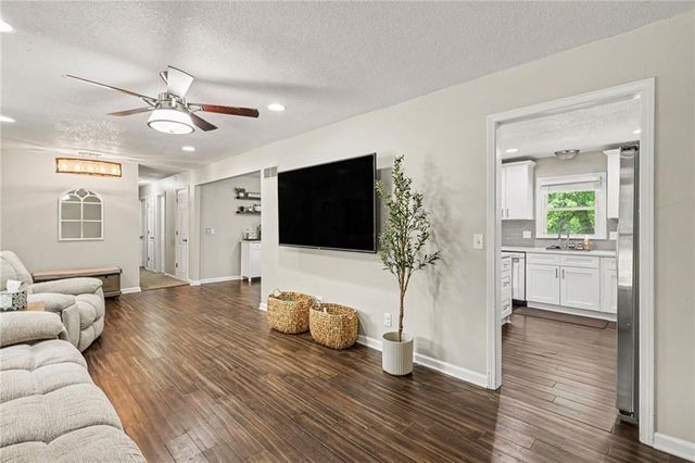 7013 N Winan Avenue, Kansas City, MO 64152