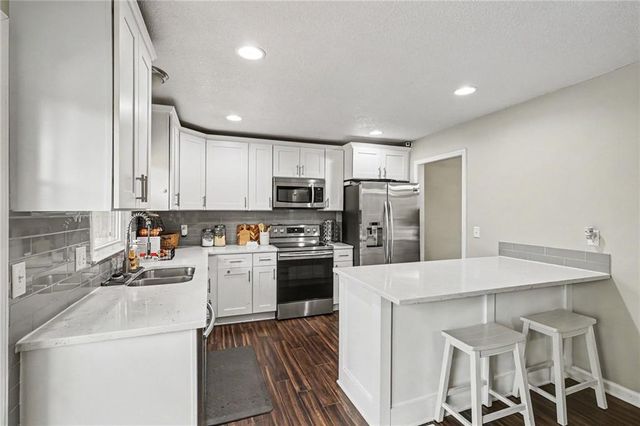 7013 N Winan Avenue, Kansas City, MO 64152