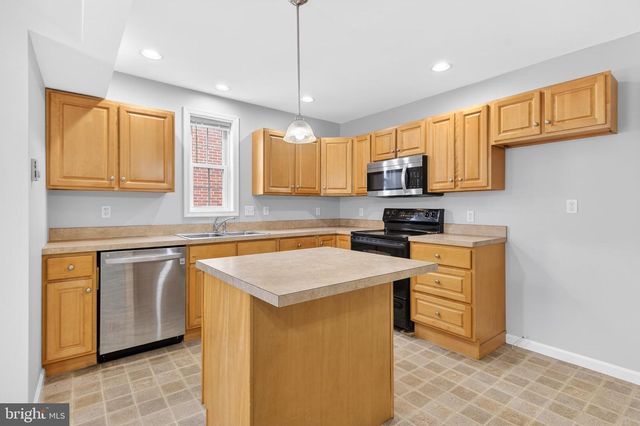 637 W MAIN ST, Ephrata, PA 17522