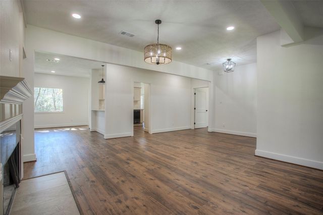 83 Dahlia Road, Huntsville, TX 77320