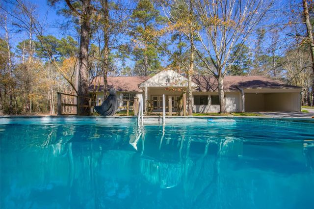 83 Dahlia Road, Huntsville, TX 77320